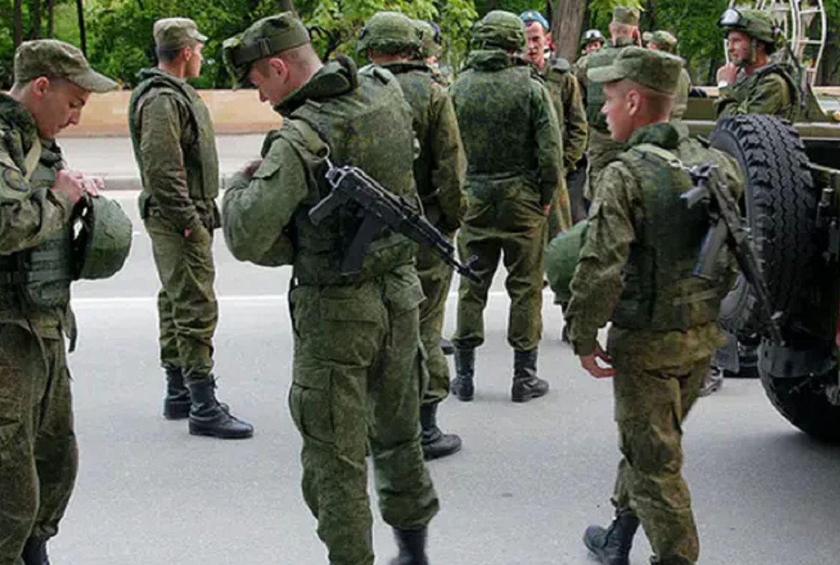 Russians arrested 4 men. They planned to poison soldiers.