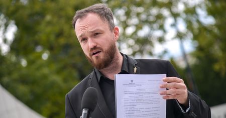 Zaskakujące oświadczenie posła Konfederacji. Wykupił już  miejsce na cmentarzu