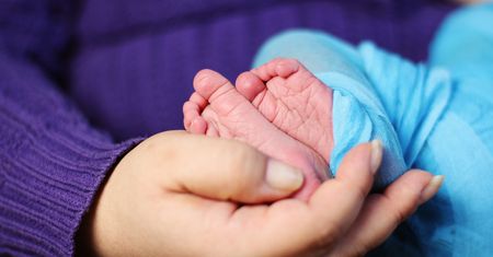 17-latka bała się przyznać do ciąży. Rodziła oglądając poradnik na YouTubie