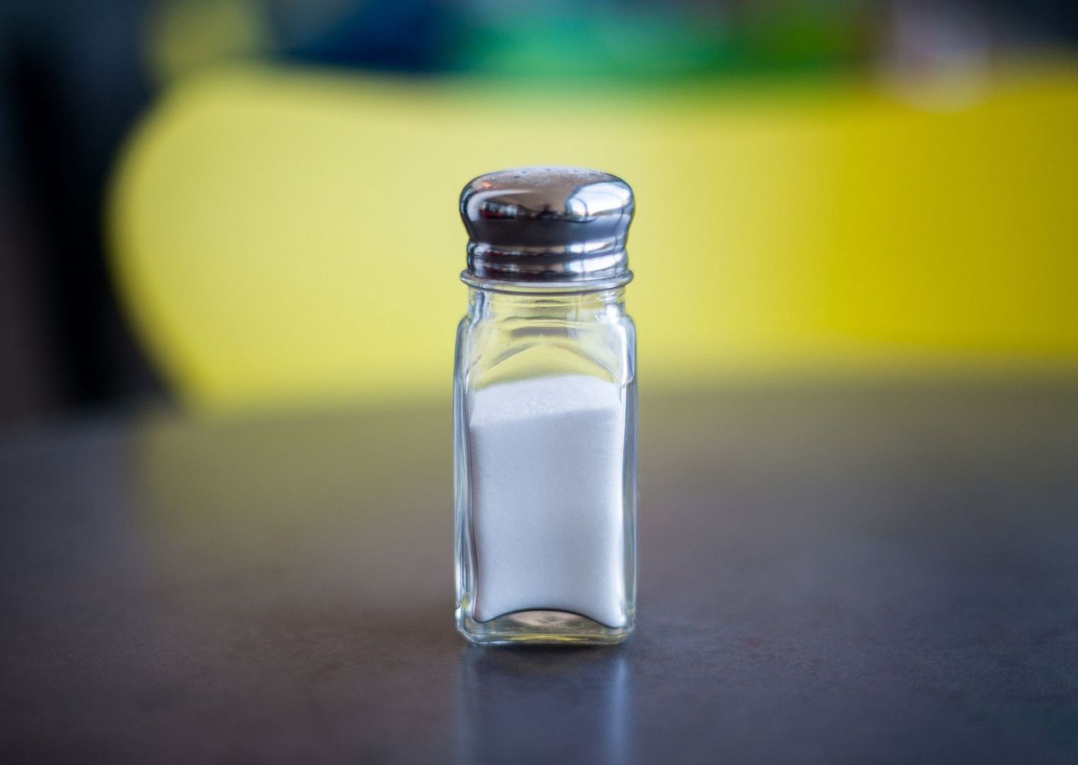 Nadmiar soli w diecie może powodować obrzęki całego ciała
