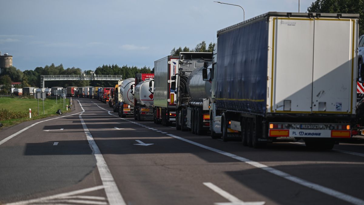 Korki ciężarówek na granicy w Dorohusku