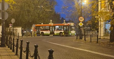 Kierowca autobusu pomylił trasę. Na szczęście szybko udało mu się znaleźć miejsce do zawrócenia