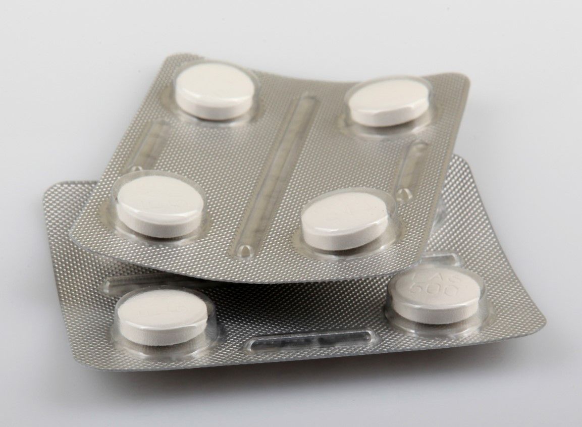 U osób, które przechodzą przeziębienie można zaobserwować w pierwszej kolejności ból gardła.