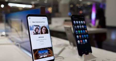 Samsung S10 zostanie pokazany w lutym? Producent zaprasza na UNPACKED 2019
