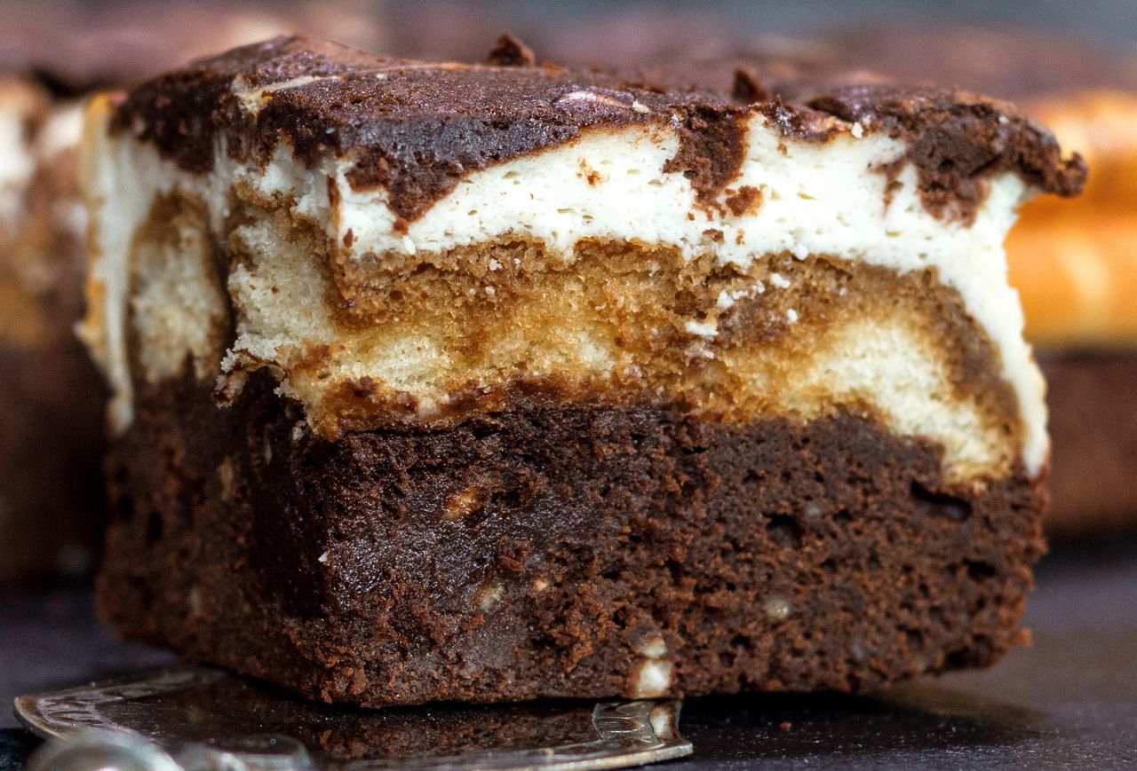 Smakuje jak dwa ciasta w jednym. To idealny deser dla wymagających