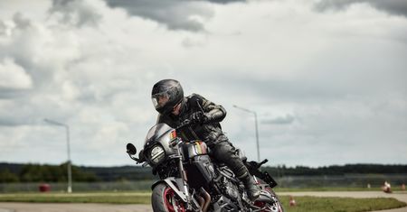 Pierwsza jazda: Suzuki GSX-8T i GSX-8TT - takich motocykli chcemy