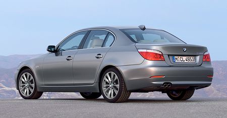 Używane BMW Serii 5 E60 wzbudza wiele kontrowersji. Wyjaśniamy dlaczego tak jest