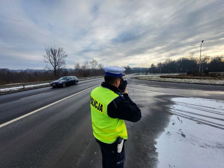 Weekend pod znakiem drogowych kontroli. Wadowiccy policjanci zatrzymali 10 praw jazdy