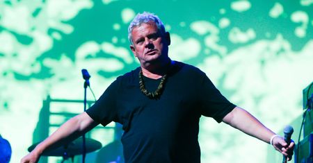 "Bełkoczące stado myjące się raz w roku". Kazik ostro na nowej płycie
