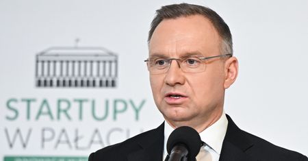 Wewnętrzna wojenka w PiS. Brudziński na antenie zaatakował Dudę