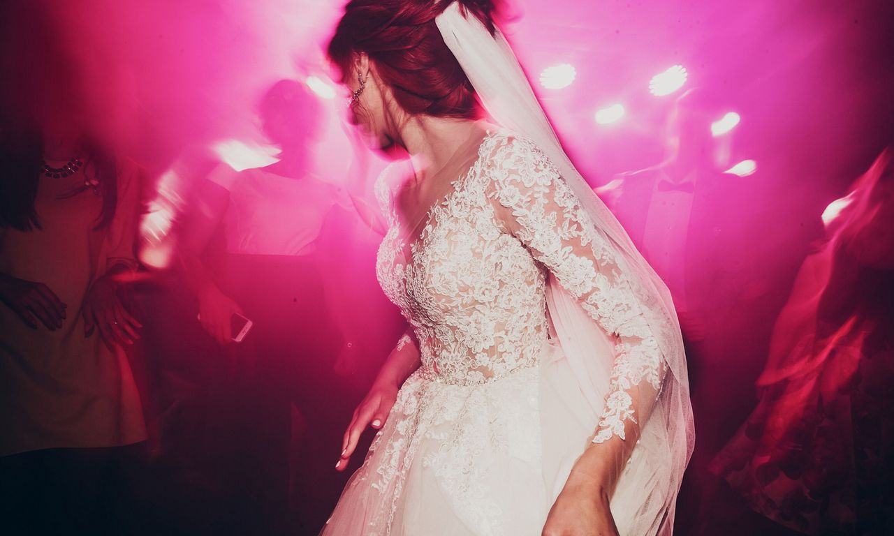 Wesela mogą wrócić już za miesiąc. "Nie widzę tego. Pary też nie. Imprezy przenoszą na 2022 r."