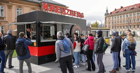 Mieszkańcy Krakowa wściekli na budę Chajzera. "Niedorzeczne jaja"
