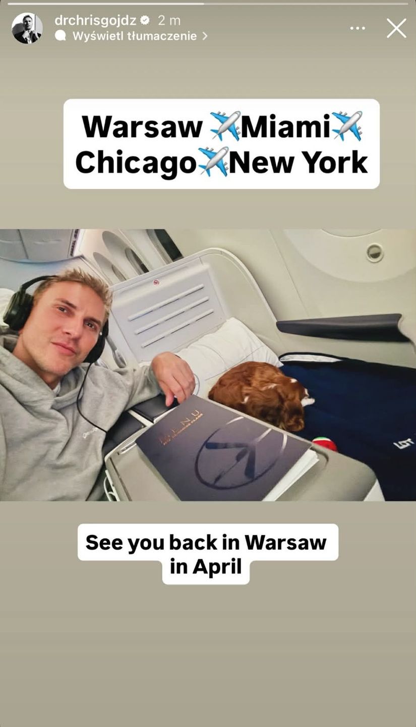 Krzysztof Gojdź z psem na pokładzie samolotu