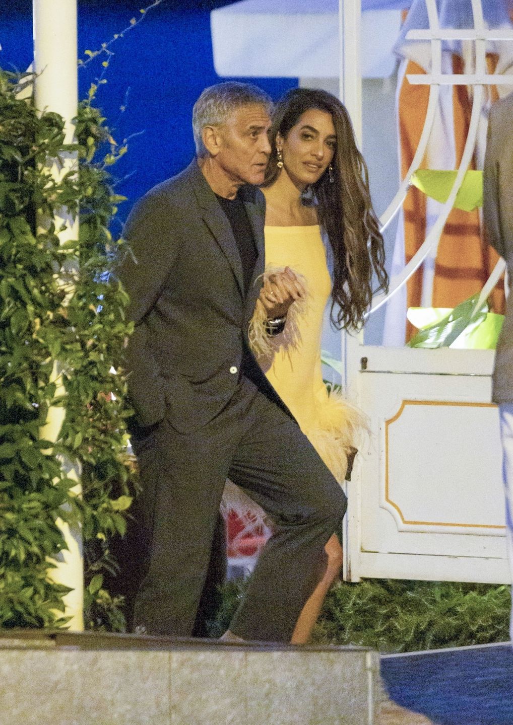 Amal i George Clooneyowie nad jeziorem Como