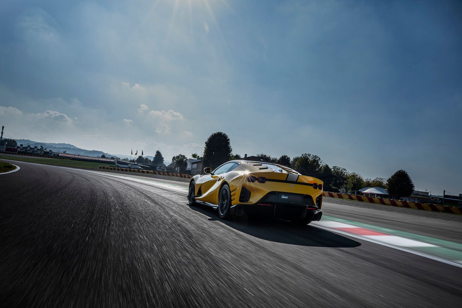 Ferrari 812 Competizione (2021)