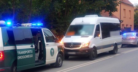 54-latek z Polski. Wiózł pod prąd 19 osób. Jechał na podwójnym gazie