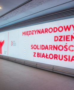 Warszawa. Akcja solidarności z Białorusią na pl. Zamkowym