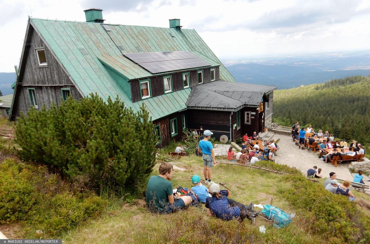 Karkonosze. Rekordowa frekwencja na szlakach i Śnieżce