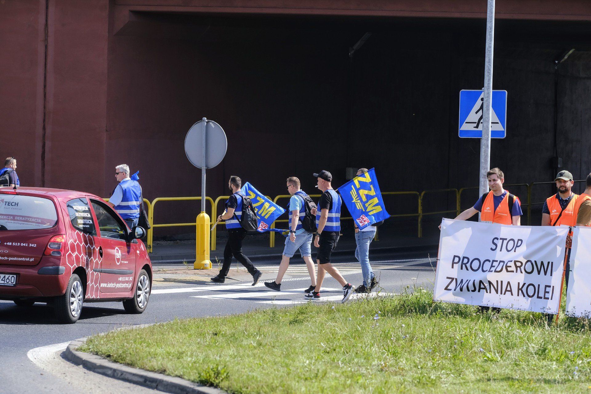 Protest pracowników kolei przeciw PKP Cargo w Gądkach