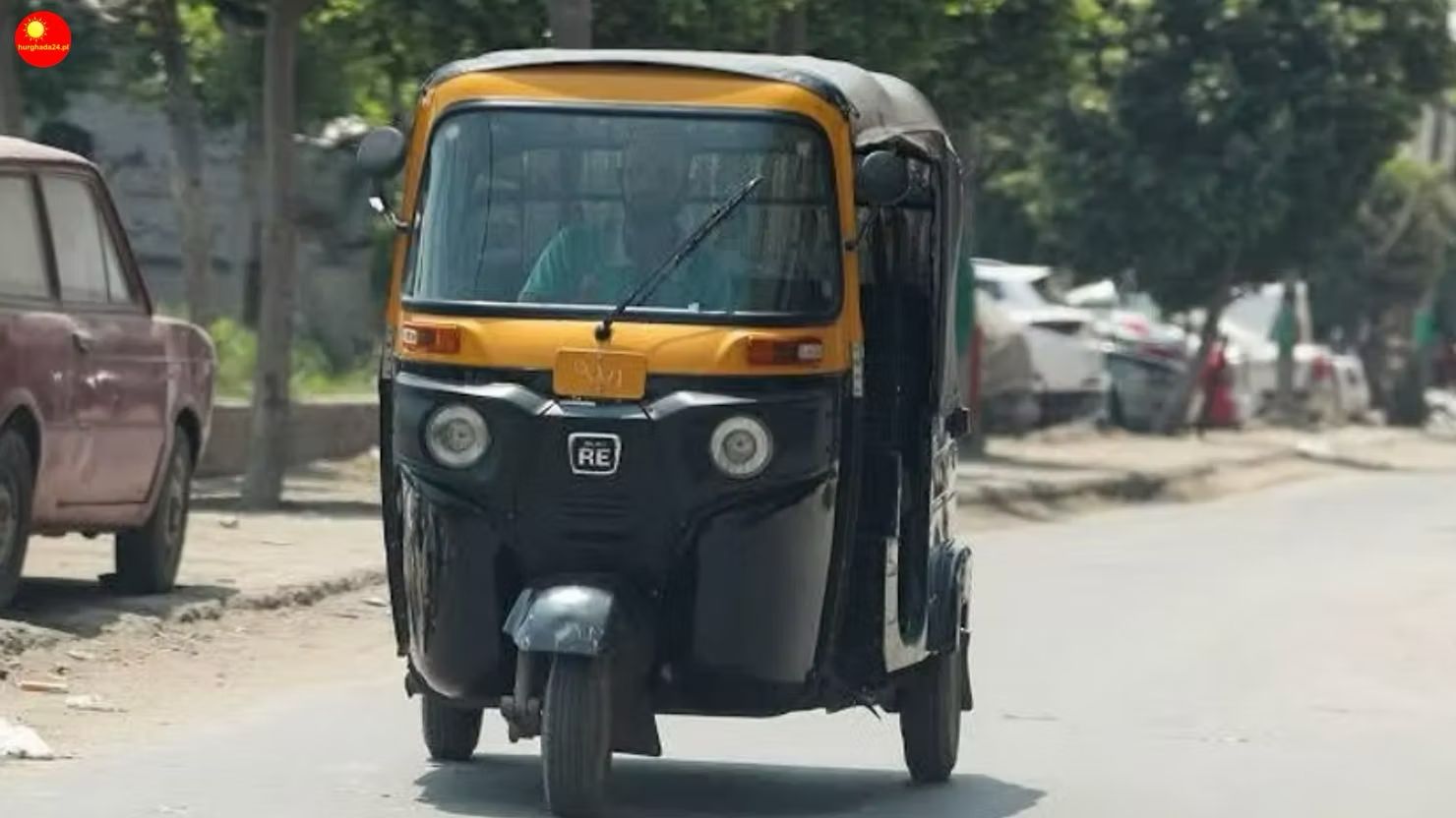 Tuk tuk to jeden z najtańszych środków transportu w Egipcie 