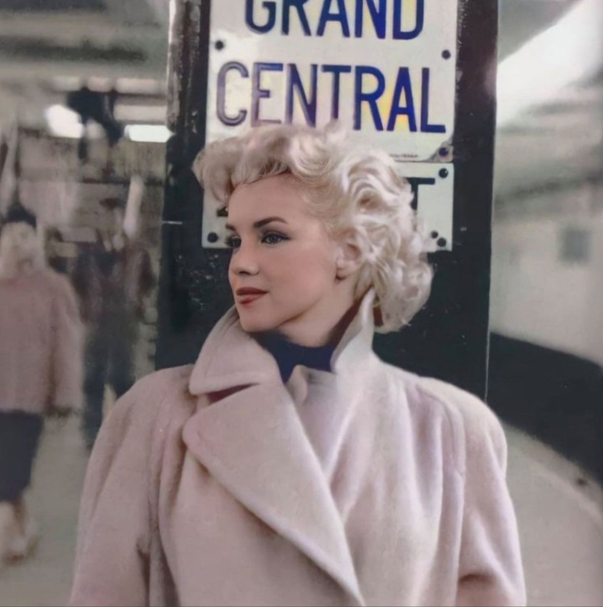 Marilyn Monroe w nowojorskim metrze, na stacji Grand Central w 1955 r.