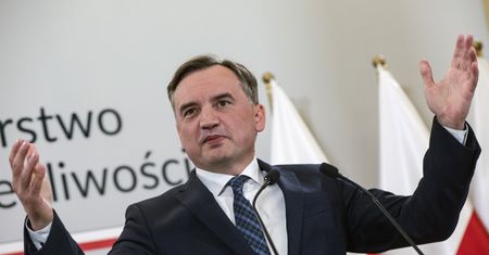 "Zrujnował wizerunek prokuratury". Ostre słowa o Ziobrze