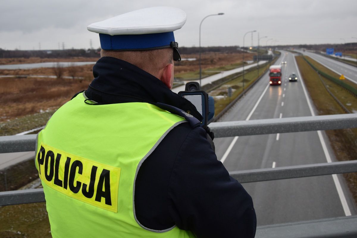 Na odcinku drogi z ograniczeniem do do 70 km/h kierowca jechał z prędkością 120 km/h