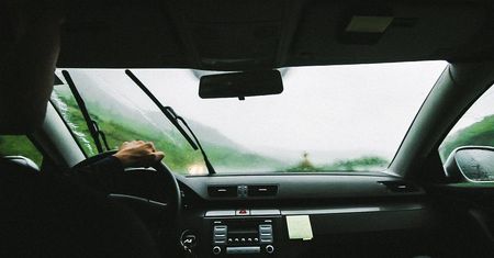 Wycieraczki samochodowe. Użytkowanie i wymiana [PORADNIK]