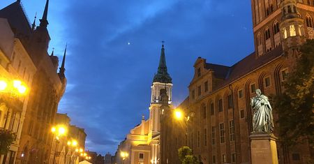 Krwawy rozbój na toruńskiej starówce. Sprawcy grozi dożywocie