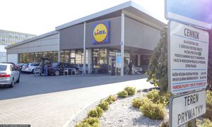 UOKiK: rośnie liczba skarg na opłaty dodatkowe na parkingach pod dyskontami