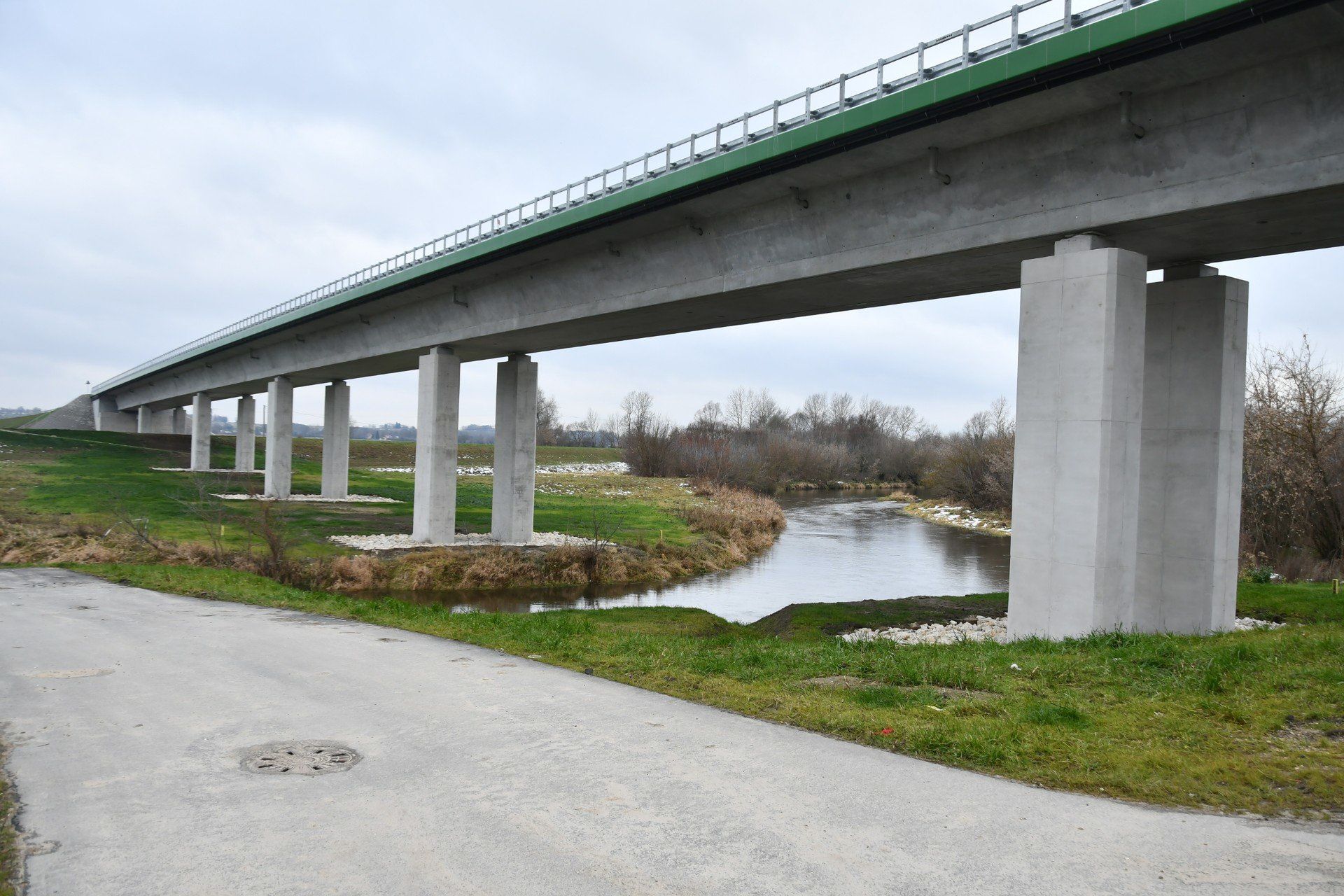 Most na Nidzie w Nowym Korczynie, część nowo wybudowanej obwodnicy. 