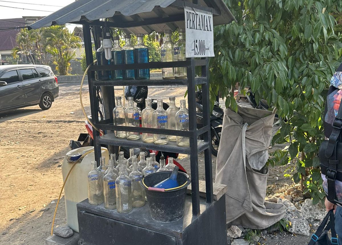 Paliwo w butelkach na Bali