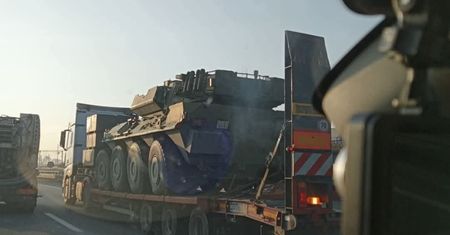 Włoskie "czołgi na kołach" dla Ukrainy. Już jadą