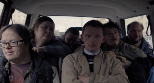 Szybka decyzja TVP. Już dziś pokaże film z aktorami z zespołem Downa