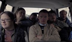 Szybka decyzja TVP. Już dziś pokaże film z aktorami z zespołem Downa