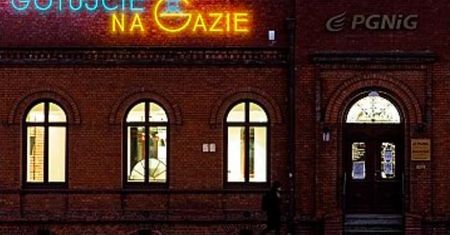 Warszawskie neony. Jak w przed wojną. Powróci napis "Gotujcie na gazie"