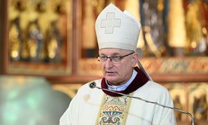 Biskup Zadarko: Ucieczka od kościoła pcha ludzi do psychiatrów