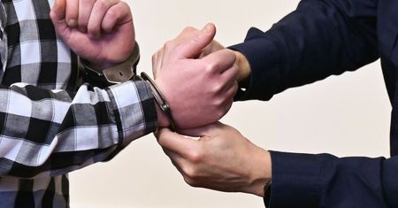 17-latek zaatakował nożem dwóch kolegów. Stan jednego jest ciężki