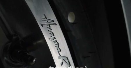 Pagani Huayra R zadebiutuje 12 listopada. Dostanie nowy silnik
