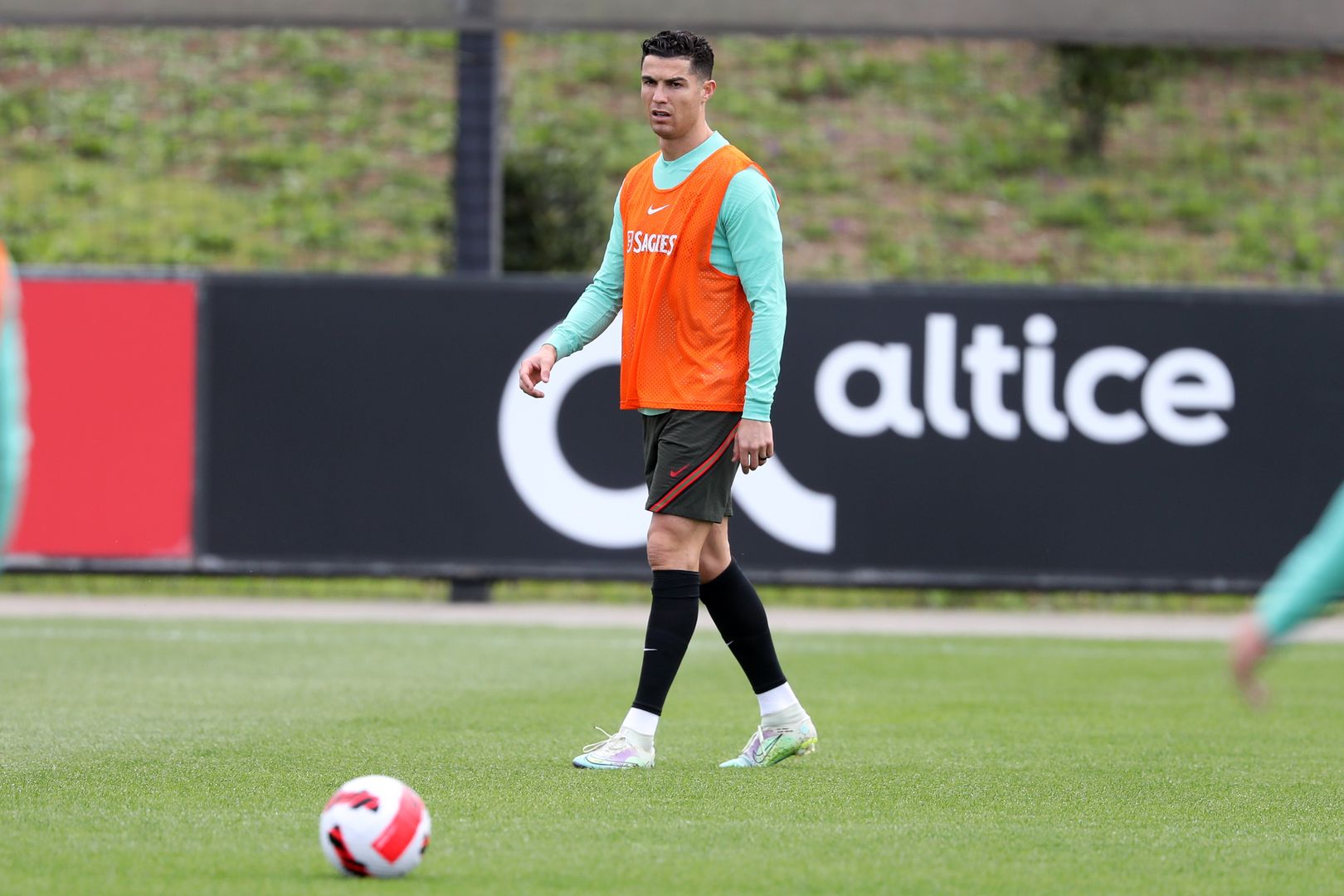 Portugal's forward Cristiano Ronaldo attends a training session at Cidade do Futebol training camp in Oeiras, Portugal, on March 22, 2022, ahead of the 2022 World Cup qualifying football match against Turkey.  (Photo by Pedro Fiúza/NurPhoto via Getty Images)