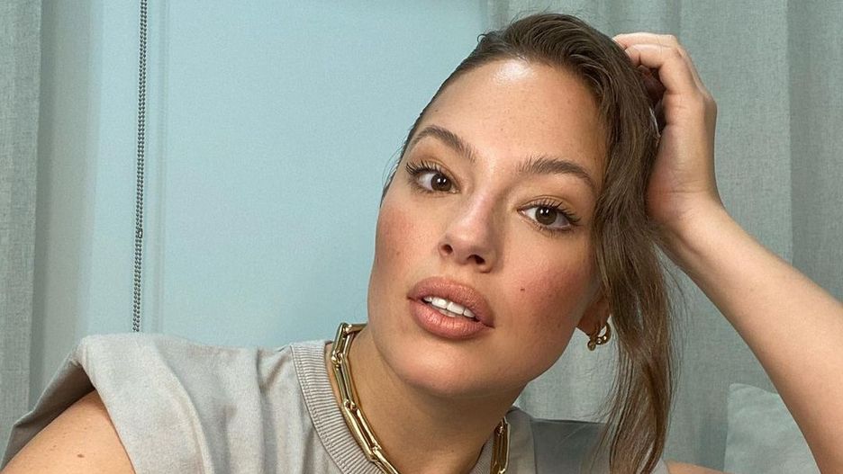 Ashley Graham pokazała, jak wygląda jej brzuch po bliźniaczej ciąży