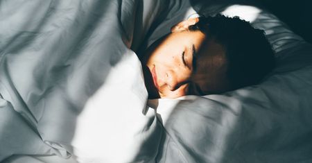 Mózg oczyszcza się tylko nocą. Tak działa układ, który nauka poznała nie tak dawno temu
