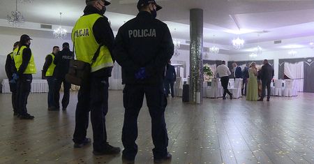 Głośne wesele w Malanowie. 200 osób przyszło na poprawiny