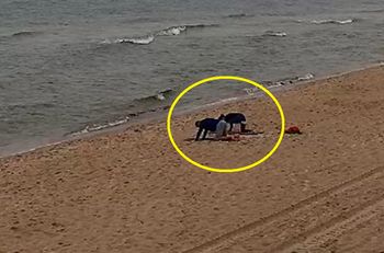 Piątek, godzina 8:35. Na plaży w Grzybowie taki widok