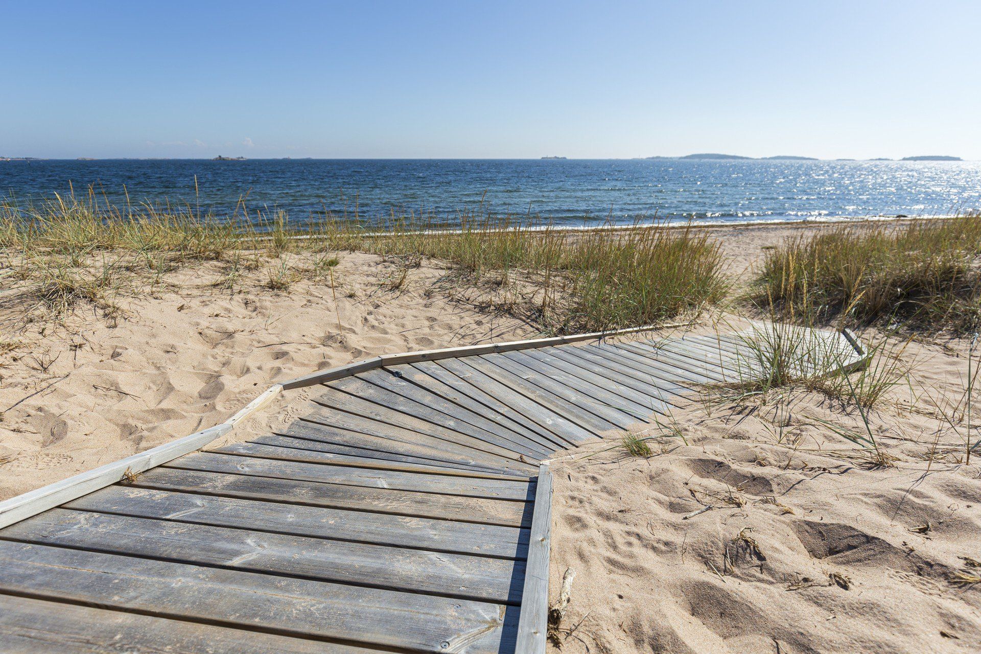 Półwysep słynie z piaszczystych plaż i malowniczego wybrzeża.