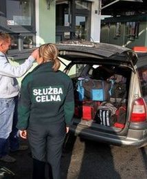 Hrywna leci na głowę mimo interwencji banku Ukrainy. Polskie sklepy przy granicy stracą klientów