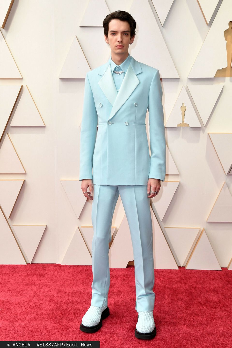 Kodi Smit-McPhee – Oscary 2022, kreacja: Bottega Veneta