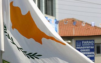 Fitch obniżył rating Cypru do B