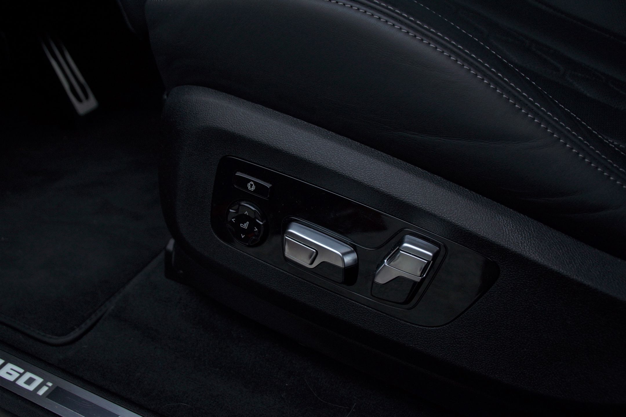BMW X5 M60i