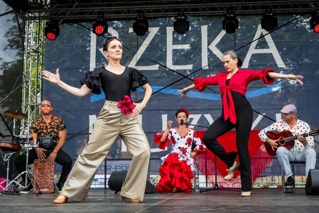 "Rzeka Muzyki" 2025 w Bydgoszczy. Tłumy mieszkańców na koncercie na Wyspie Młyńskiej